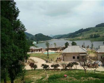 貴州六盤水國(guó)學(xué)館農(nóng)耕園采用成都仿夯土涂料